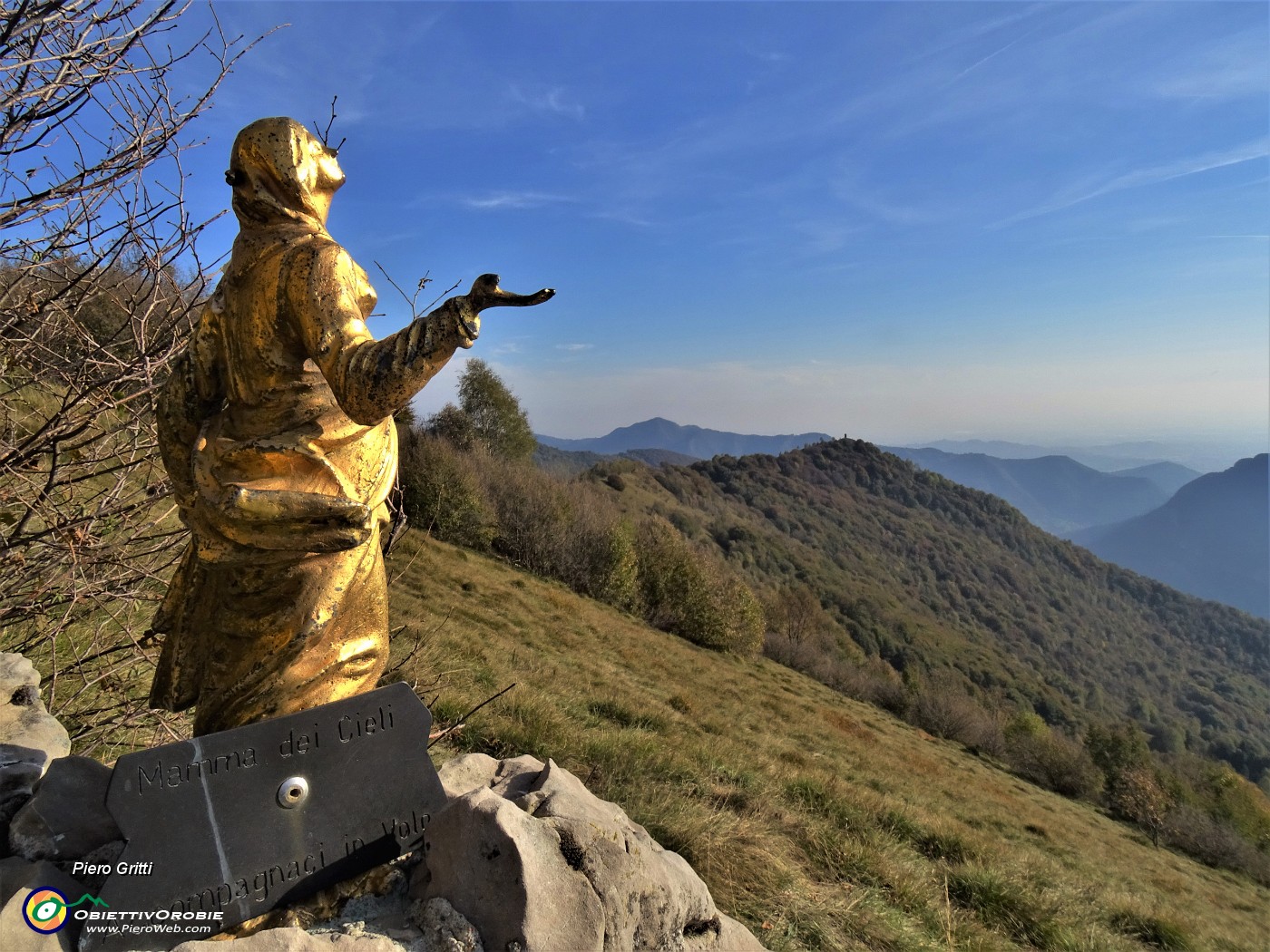 65 Alla Madonnina,  Mamma dei cieli , accompagnaci in volo.JPG